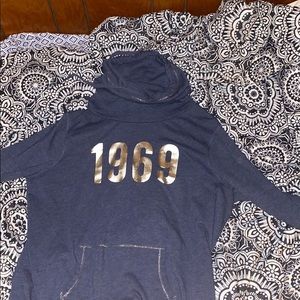 🧸2 for $10🧸 GAP “1969” Turtleneck sweatshirt